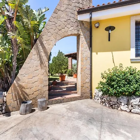 Villa Kalos Near The Sandy Beach, Parking & Wifi-3